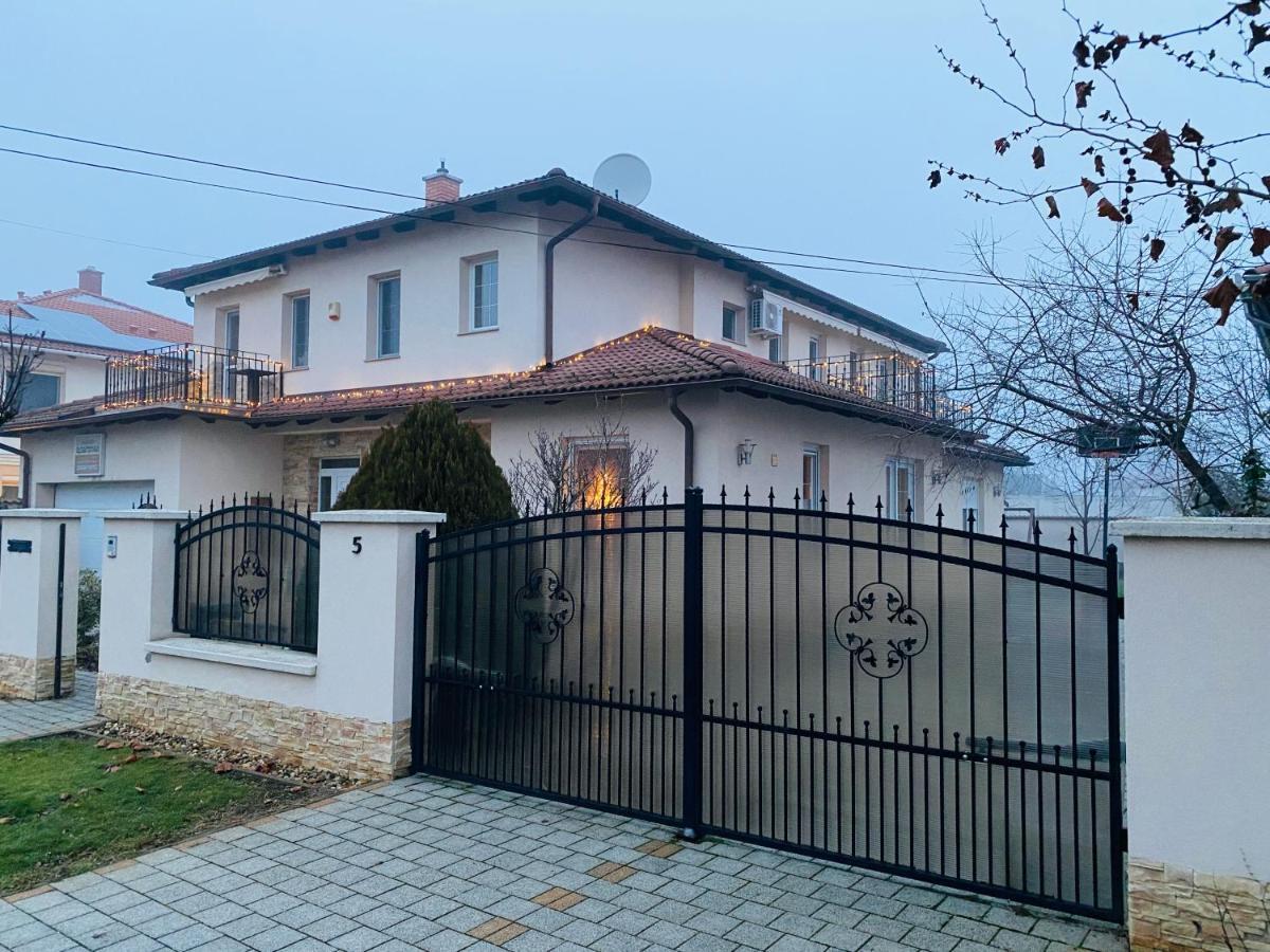 Aura Apartman Hajdúszoboszló Extérieur photo